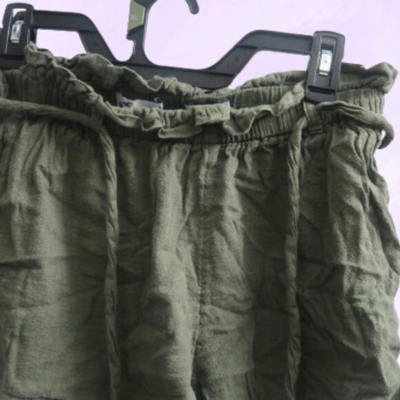 Hollister ultra high-rise flowy flowing breezy shorts in olive green size medium - Picture 7 of 8